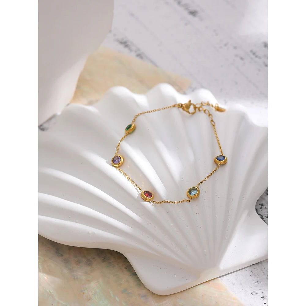 Cubic zirconia multi-color geometric necklace in gold-plated stainless steel with cubic zirconia.