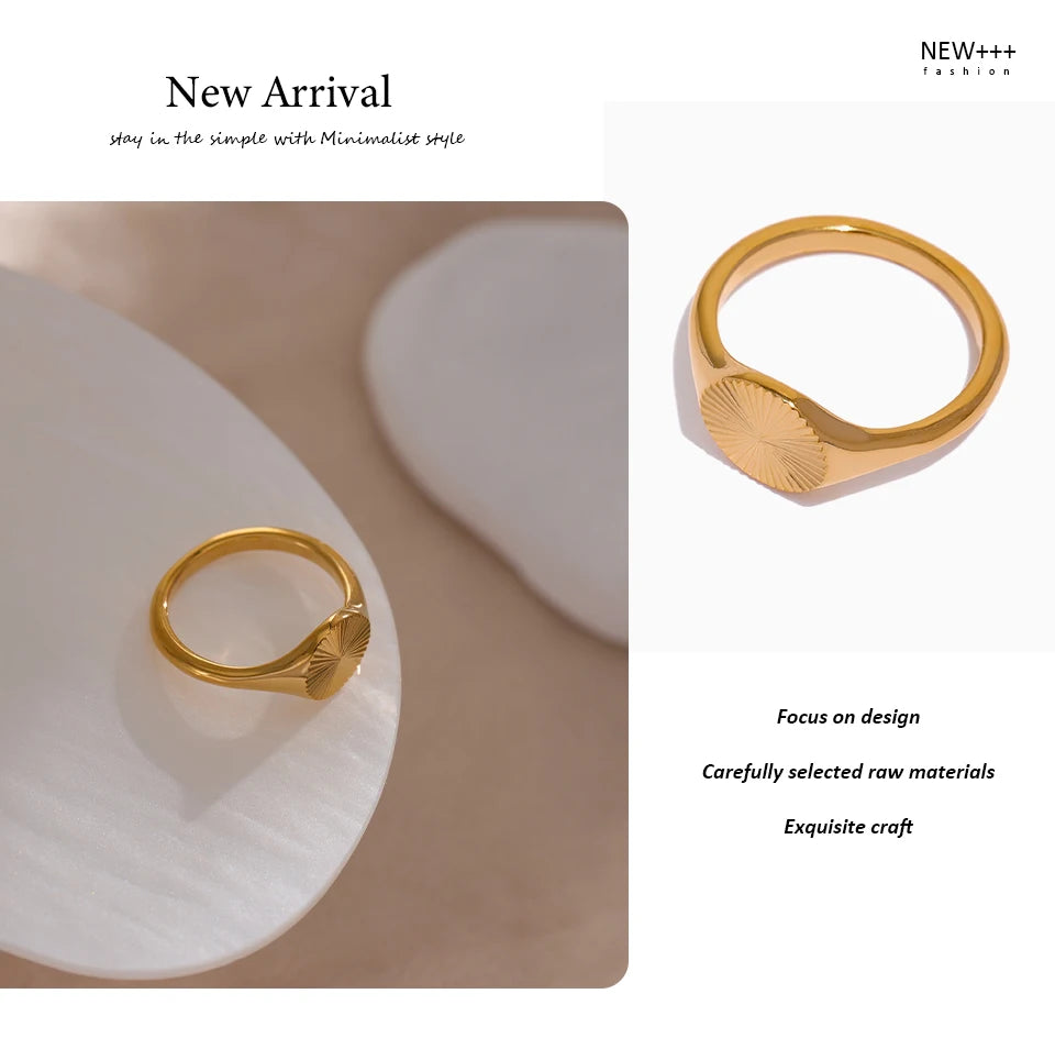 Geometric ring in gold-plated stainless steel.