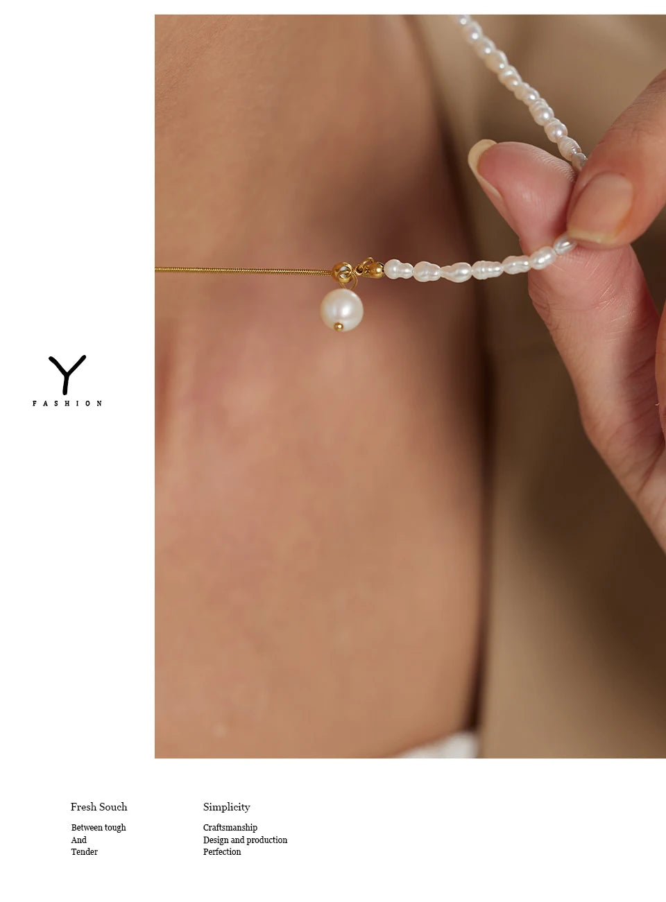 Freshwater pearl geometric chain necklace in gold-plated stainless steel with freshwater pearl.
