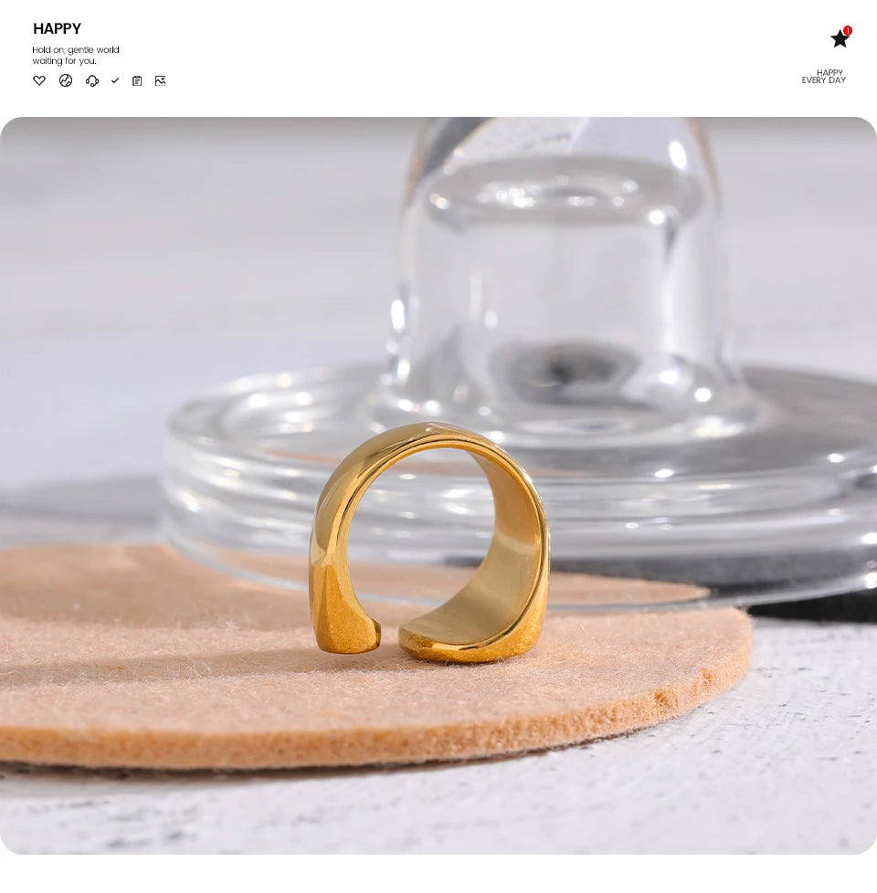 Geometric ring in 18K gold-plated stainless steel.