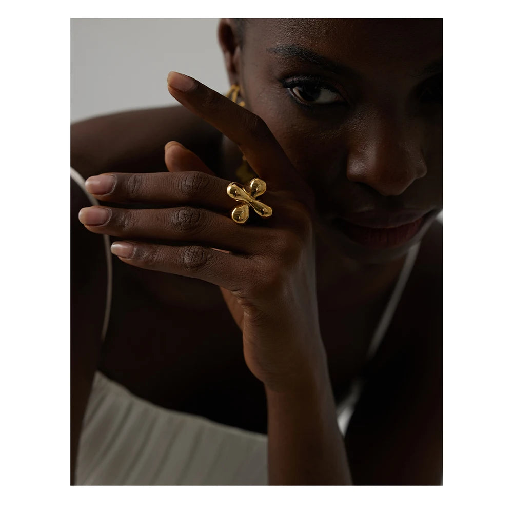 Hammered geometric ring in 18K gold-plated stainless steel.