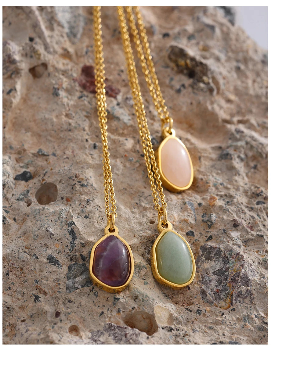 Green crystal natural stone necklace in stainless steel with natural stone and crystal.