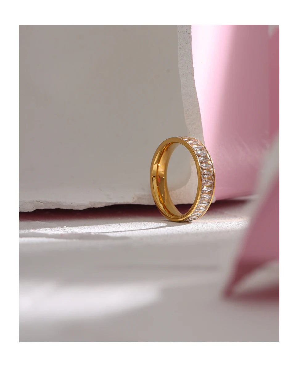 Cubic zirconia geometric ring in 18K gold-plated stainless steel with cubic zirconia.