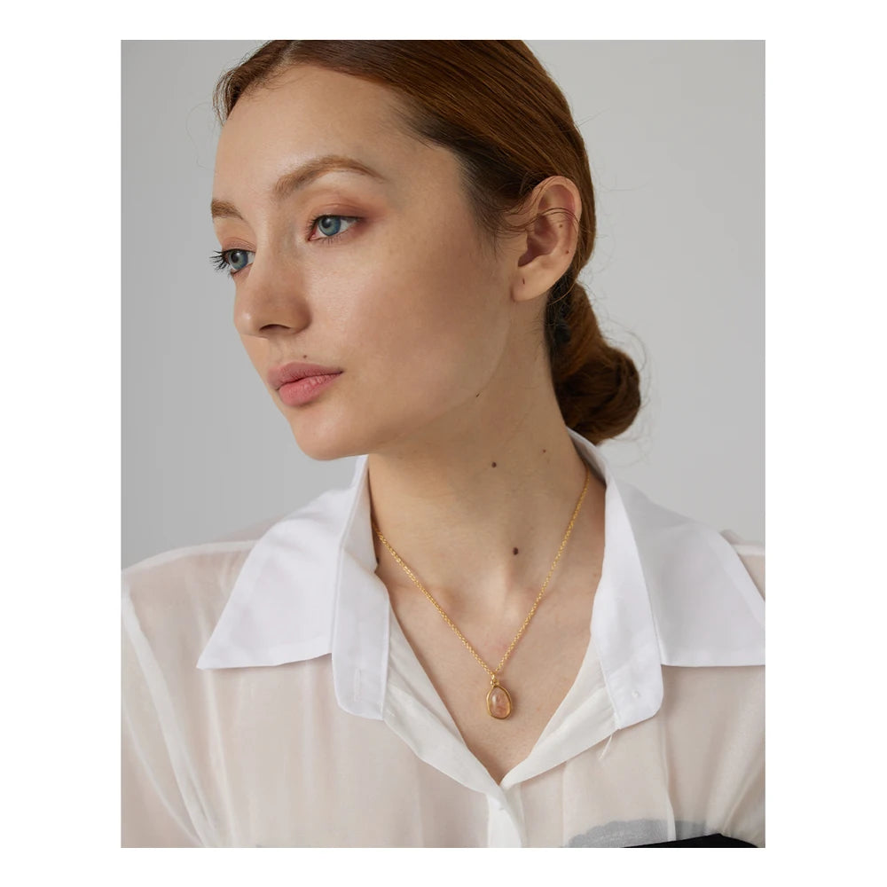 Green crystal natural stone necklace in stainless steel with natural stone and crystal.
