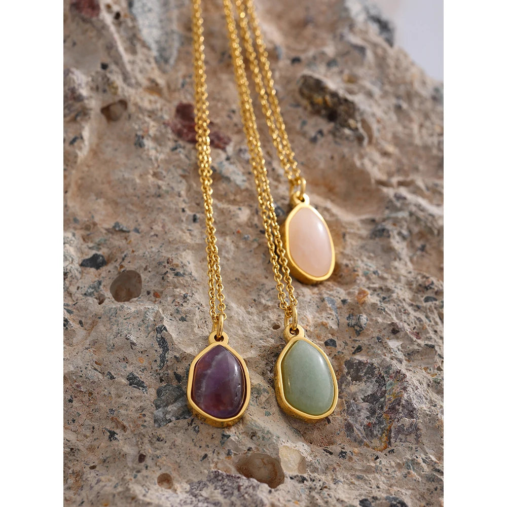 Green crystal natural stone necklace in stainless steel with natural stone and crystal.