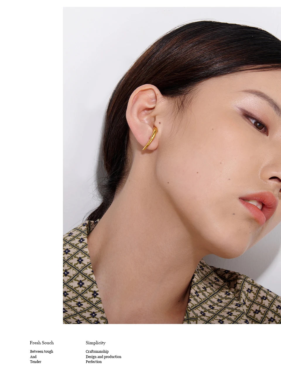 Geometric earrings in gold-plated stainless steel.