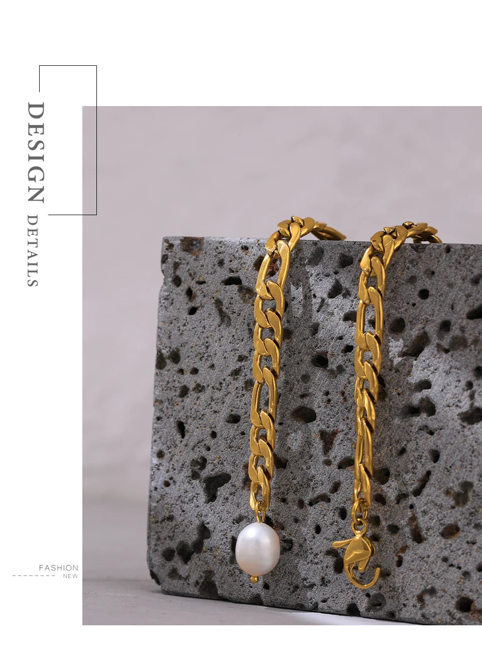 Freshwater pearl geometric chain necklace in gold-plated 316L stainless steel with freshwater pearl.