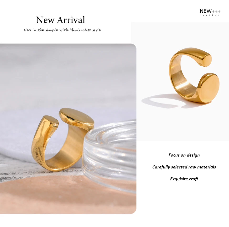 Geometric ring in 18K gold-plated stainless steel.