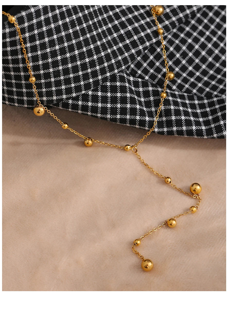 Beaded necklace in gold-plated stainless steel.