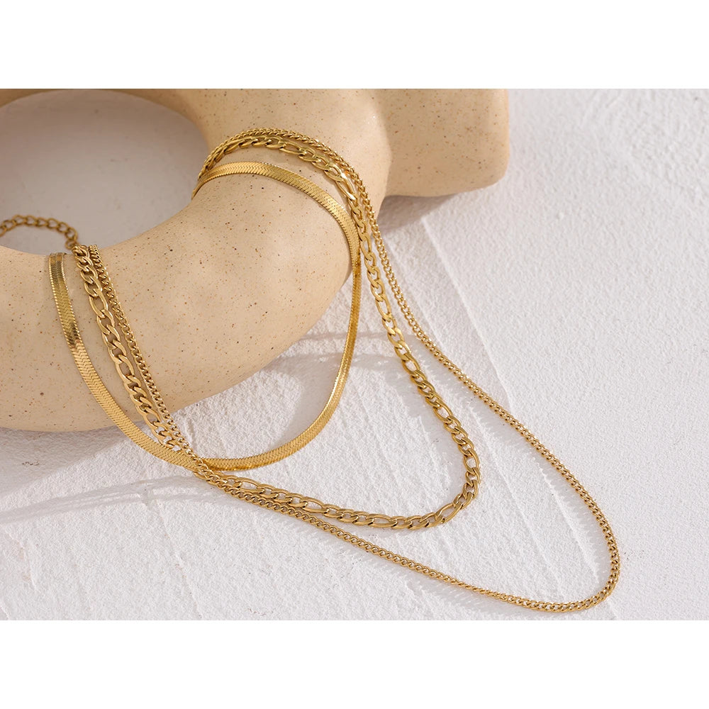 Geometric chain layered necklace in gold-plated stainless steel.