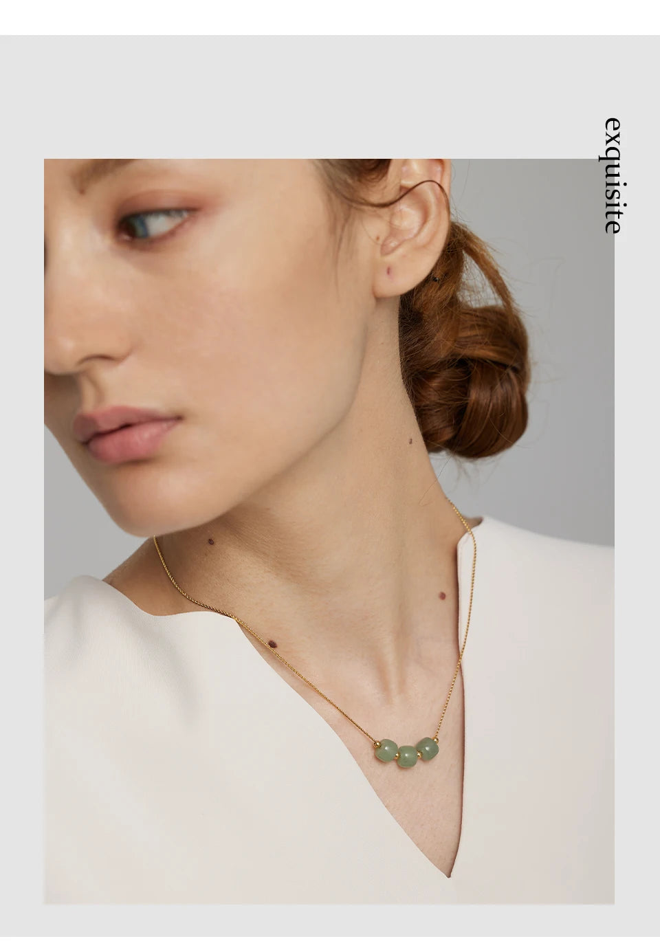 Green natural stone geometric necklace in 18K gold-plated stainless steel with natural stone.