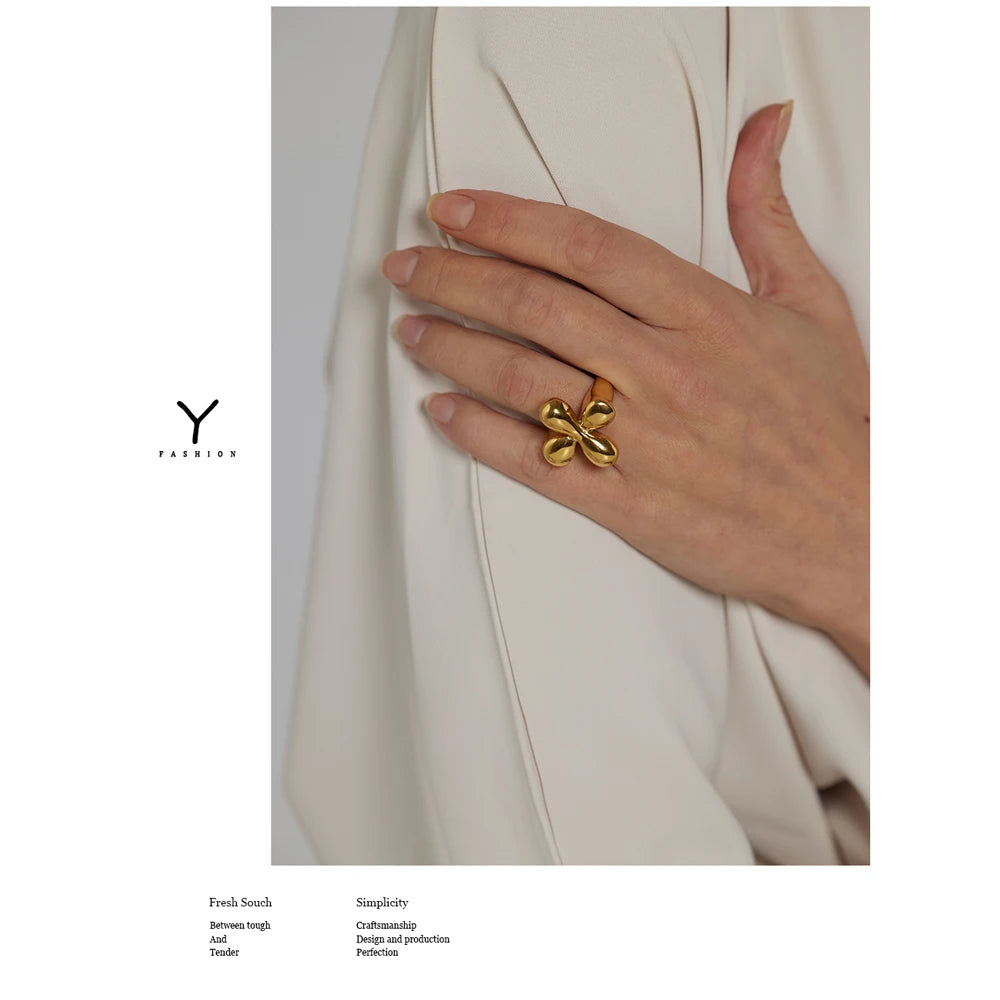 Hammered geometric ring in 18K gold-plated stainless steel.