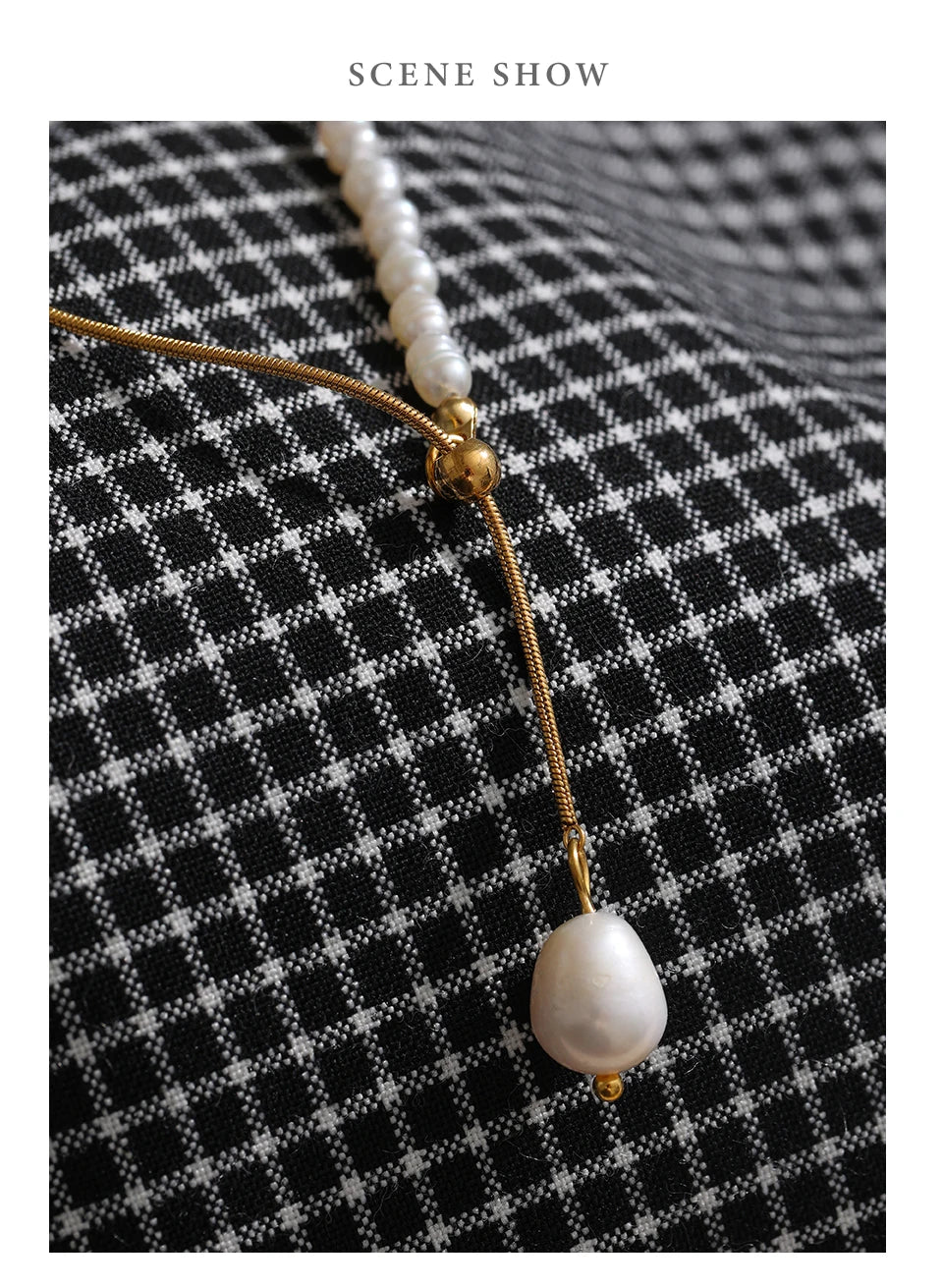 Freshwater pearl geometric chain necklace in gold-plated stainless steel with freshwater pearl.