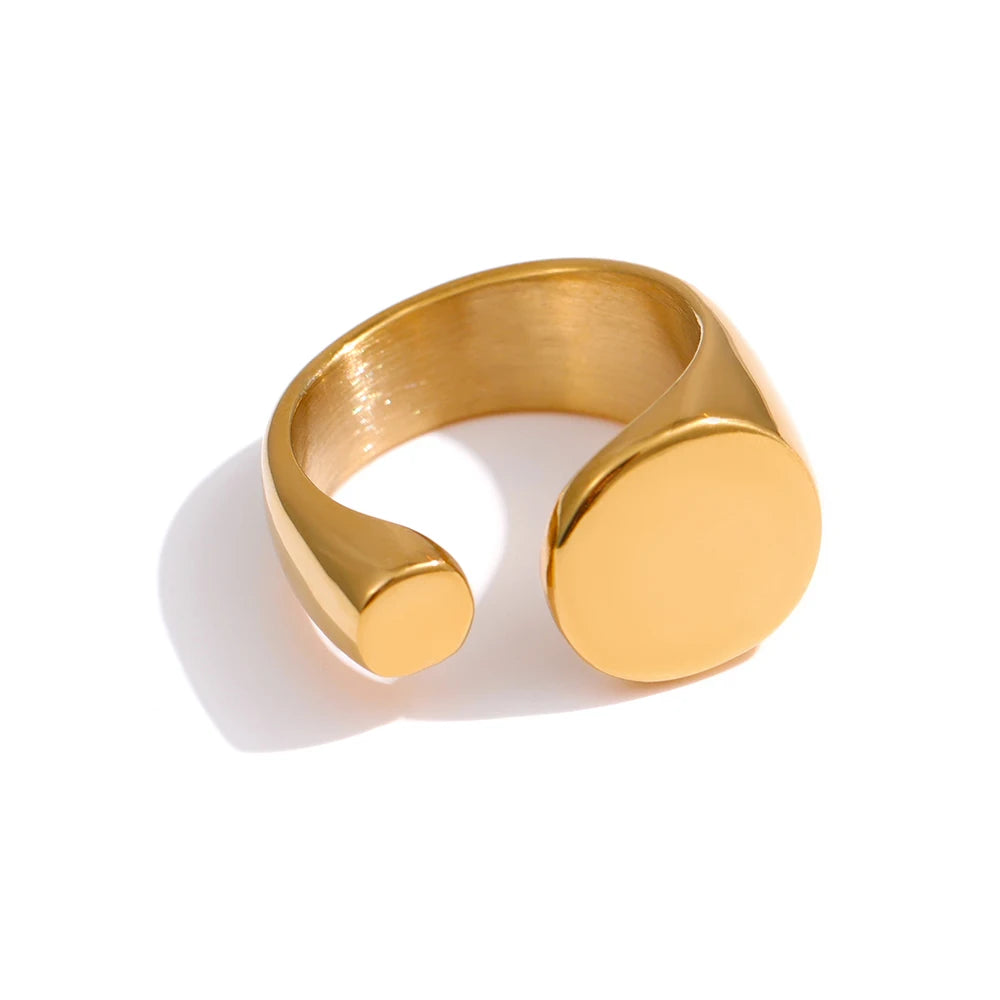 Geometric ring in 18K gold-plated stainless steel.