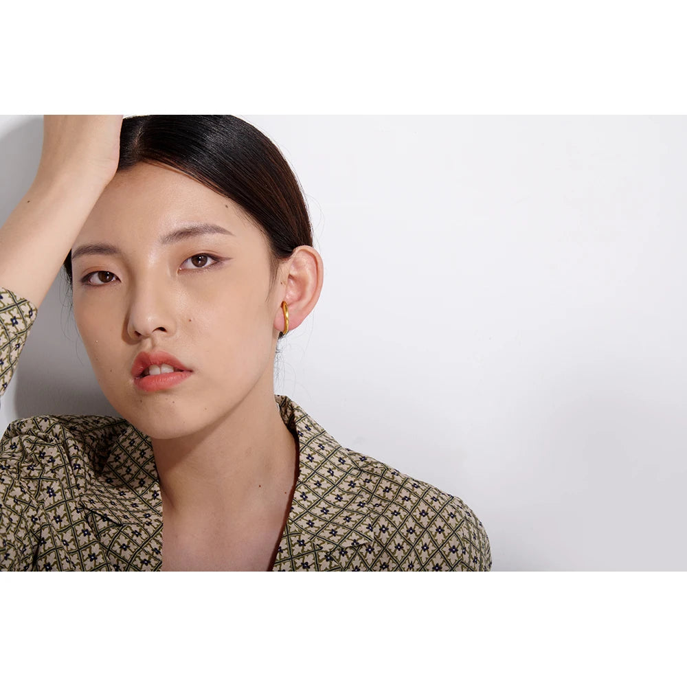 Geometric earrings in gold-plated stainless steel.