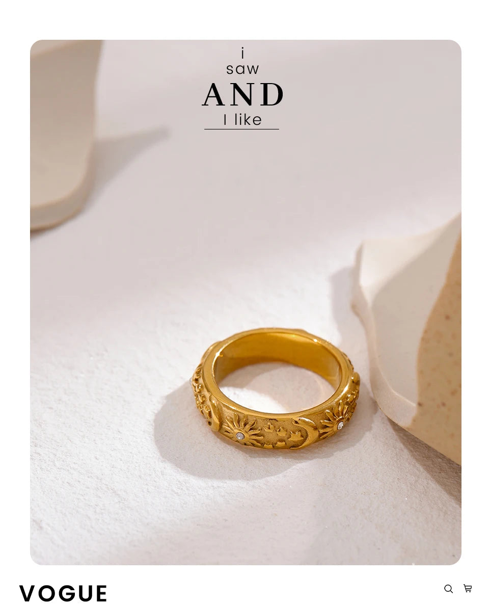 Star moon sun ring in 18K gold-plated stainless steel.
