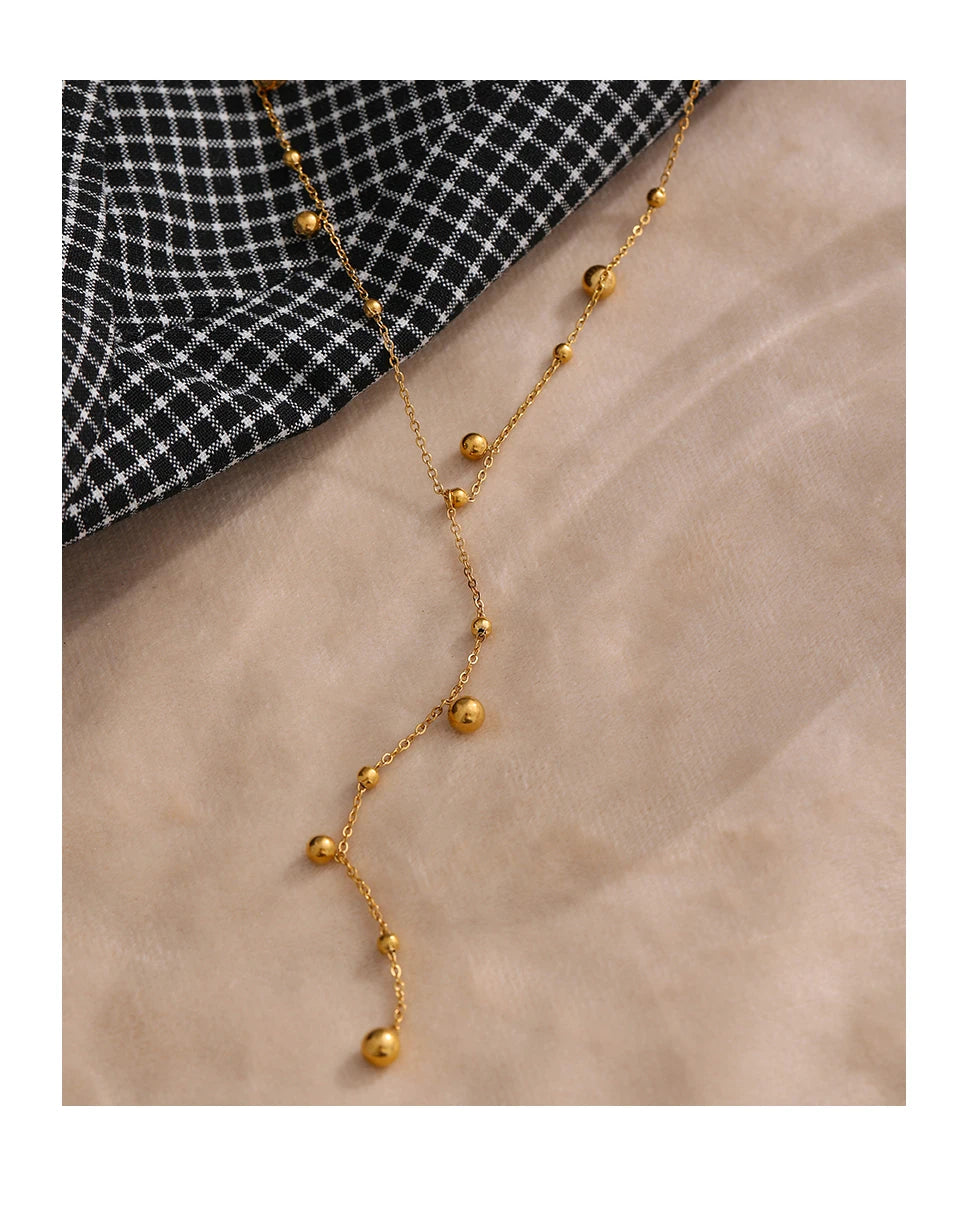 Beaded necklace in gold-plated stainless steel.