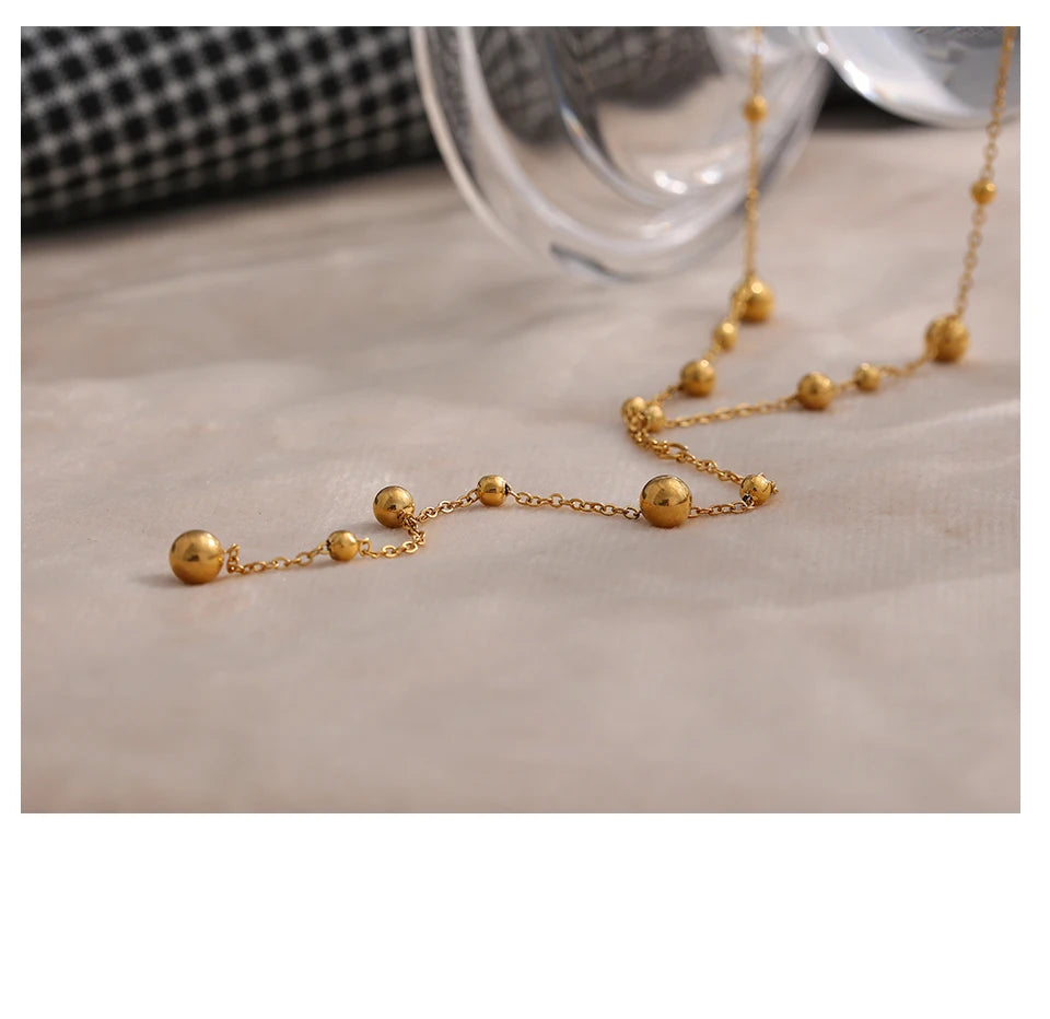 Beaded necklace in gold-plated stainless steel.