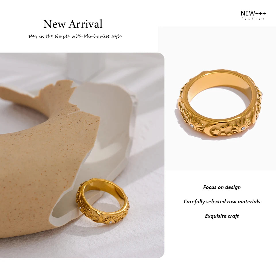 Star moon sun ring in 18K gold-plated stainless steel.