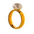 Pearl shell geometric ring in 18K gold-plated stainless steel with pearl and shell.