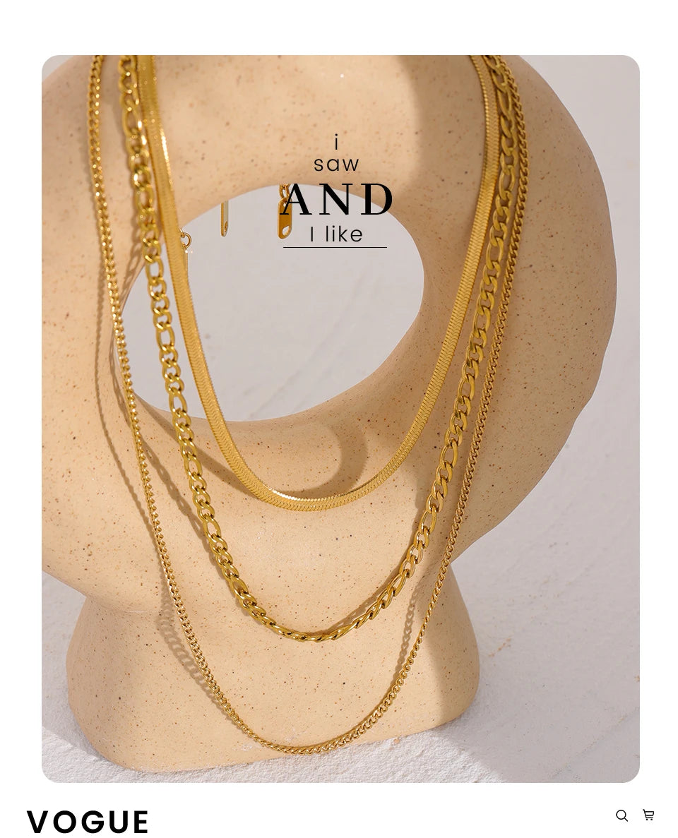 Geometric chain layered necklace in gold-plated stainless steel.