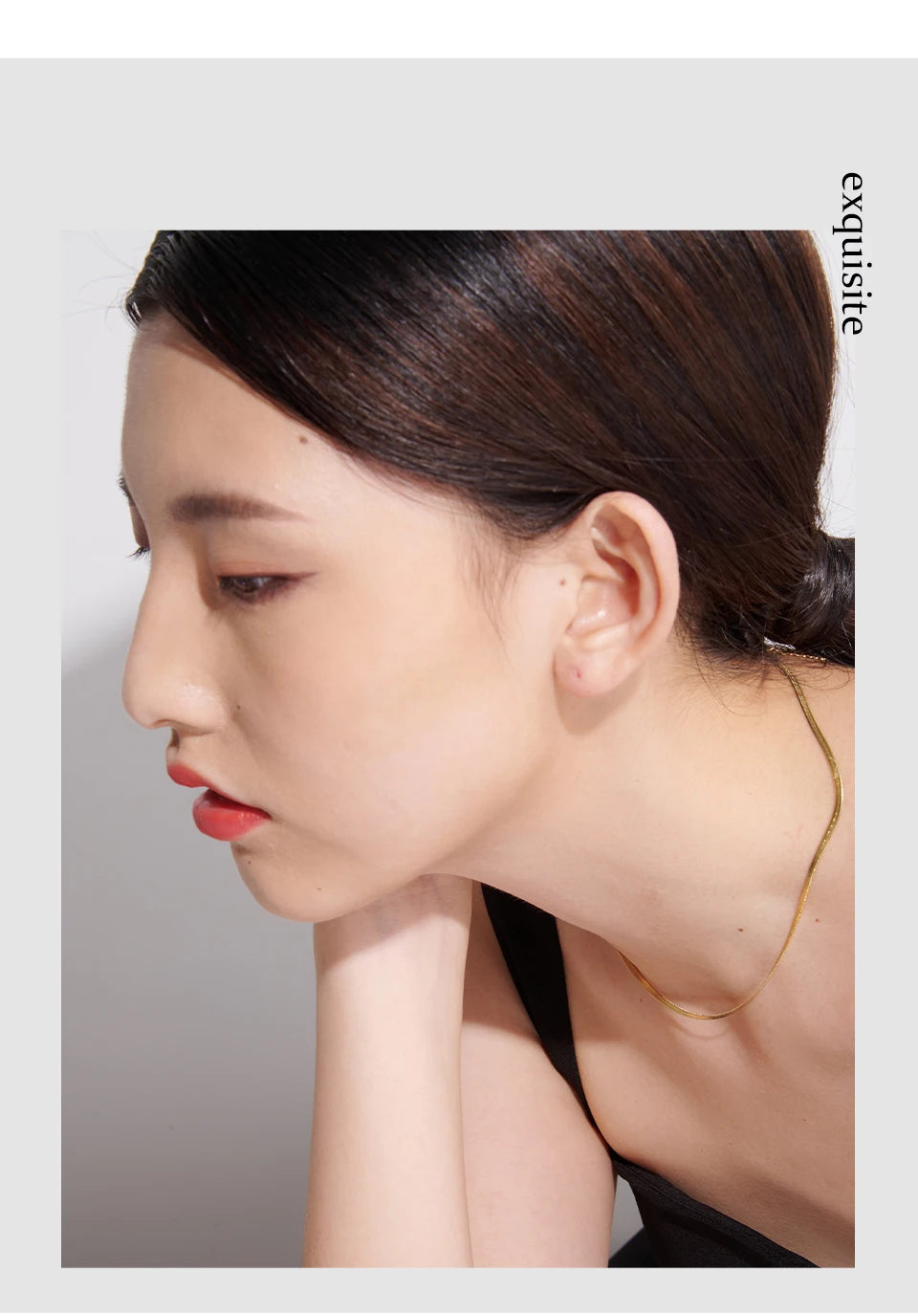 Snake geometric chain necklace in gold-plated stainless steel.