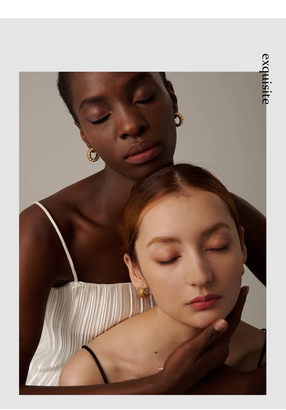 Minimalist geometric earrings in 18K gold-plated stainless steel.