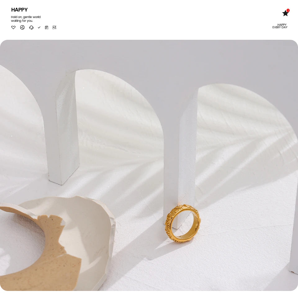 Star moon sun ring in 18K gold-plated stainless steel.