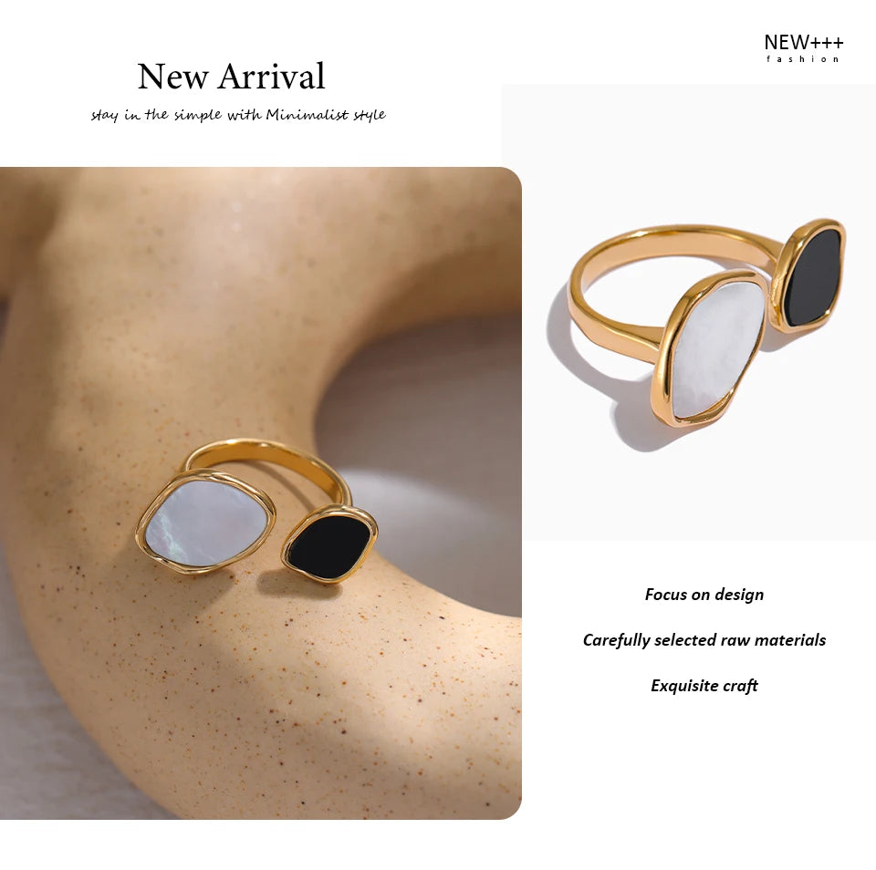 Shell acrylic geometric ring in 18K gold-plated 316L stainless steel with shell and acrylic.