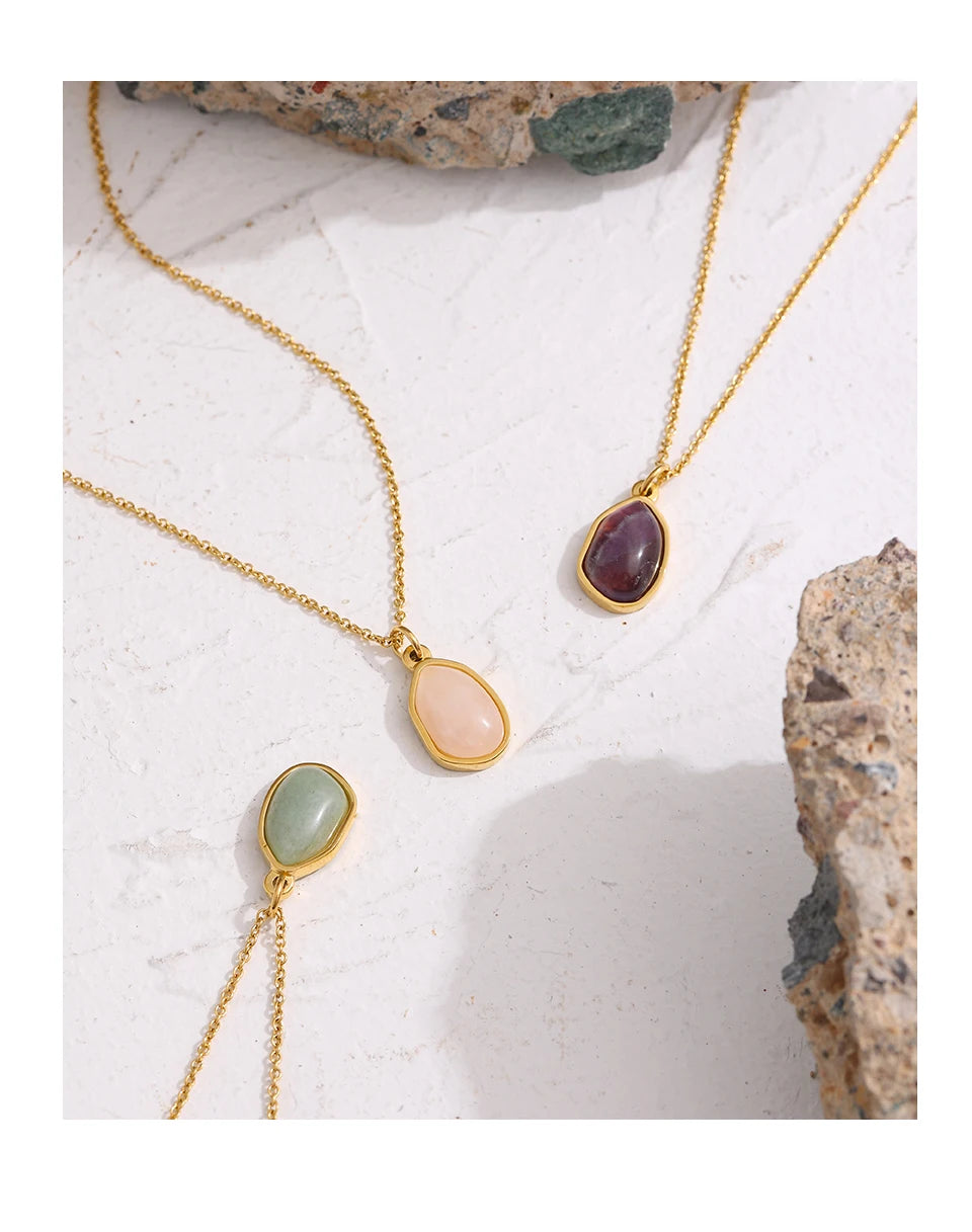 Green crystal natural stone necklace in stainless steel with natural stone and crystal.