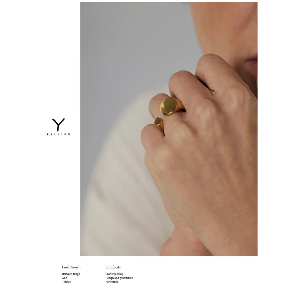 Geometric ring in 18K gold-plated stainless steel.