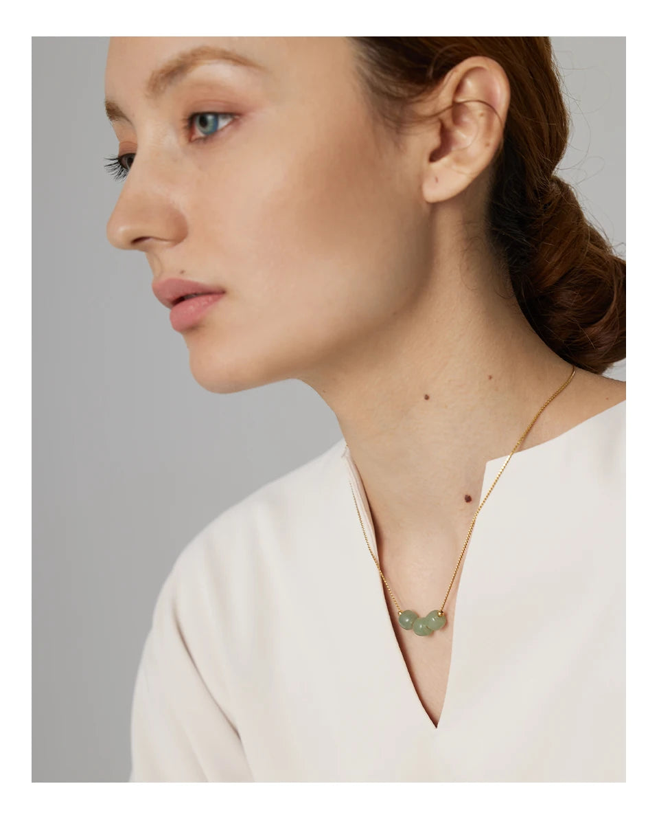 Green natural stone geometric necklace in 18K gold-plated stainless steel with natural stone.