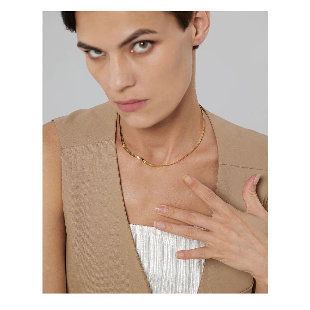 Snake geometric chain necklace in gold-plated stainless steel.