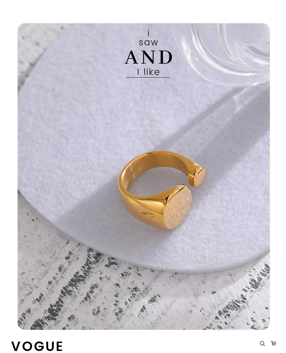 Geometric ring in 18K gold-plated stainless steel.