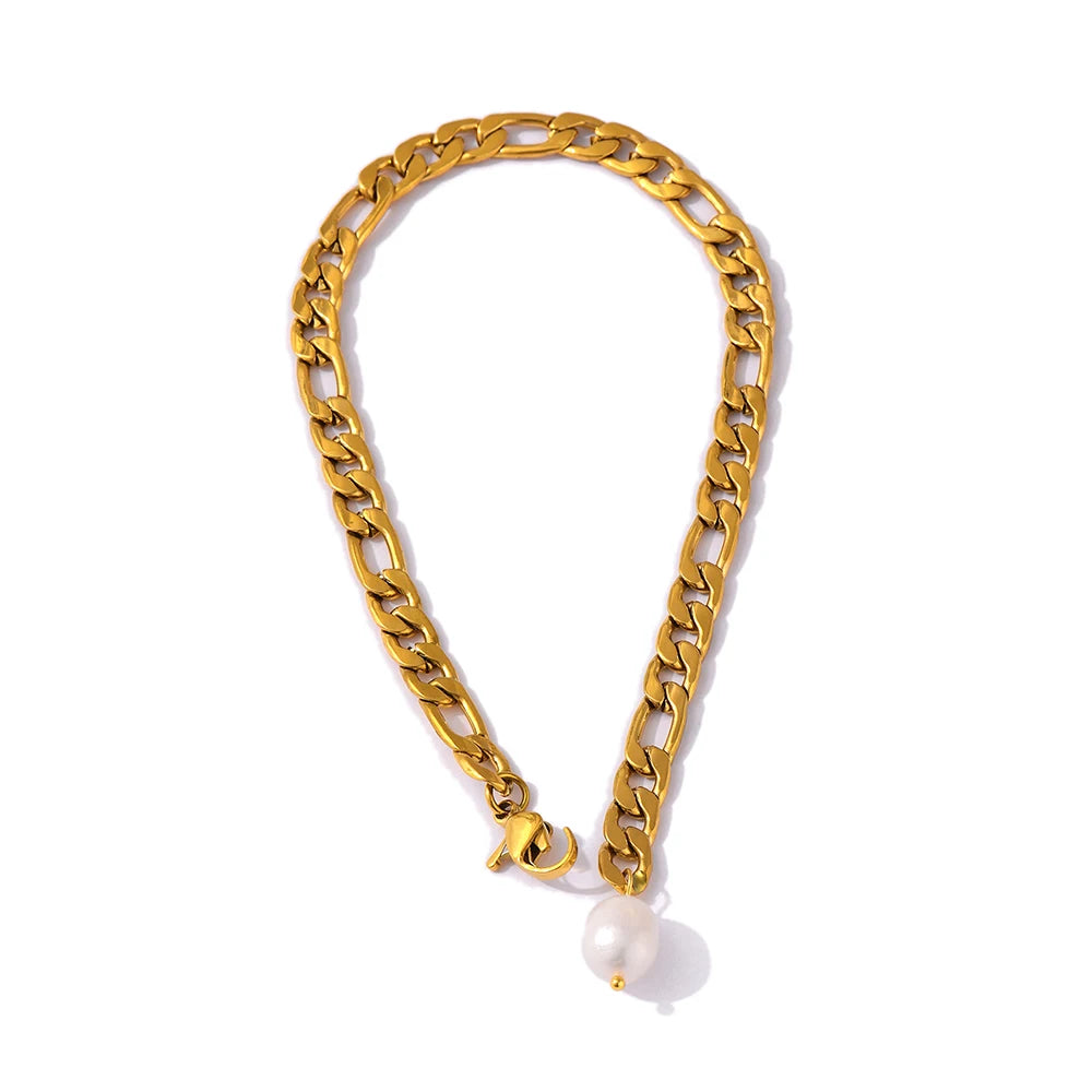 Freshwater pearl geometric chain necklace in gold-plated 316L stainless steel with freshwater pearl.