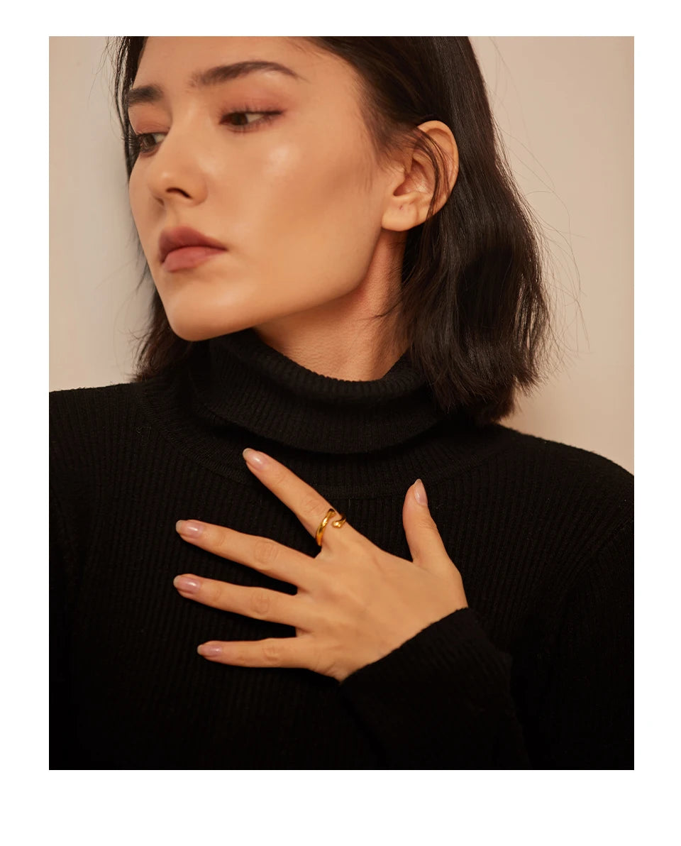 Geometric ring in 18K gold-plated stainless steel.