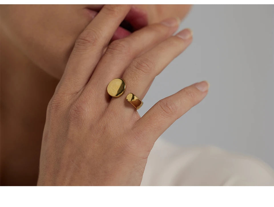 Geometric ring in 18K gold-plated stainless steel.
