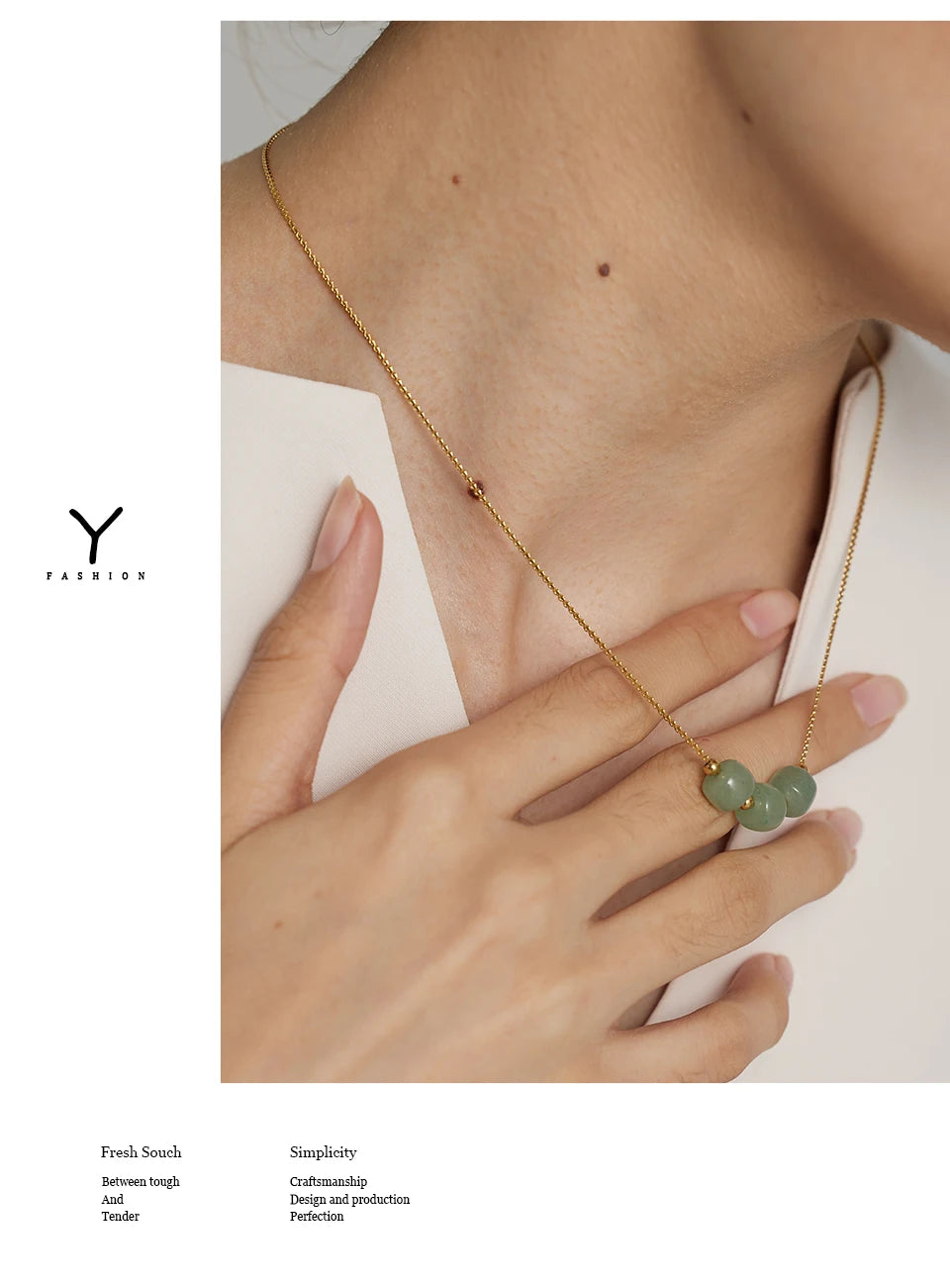 Green natural stone geometric necklace in 18K gold-plated stainless steel with natural stone.