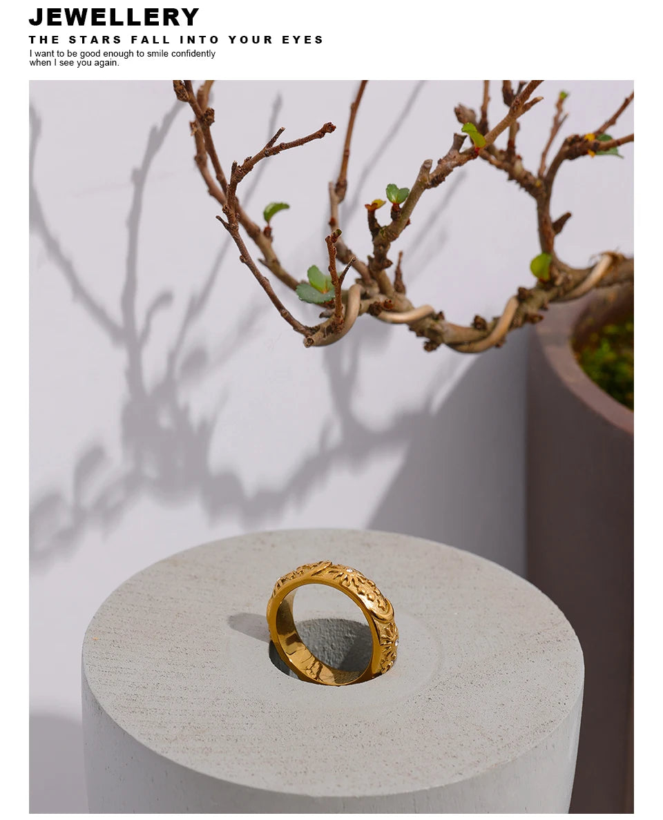 Star moon sun ring in 18K gold-plated stainless steel.
