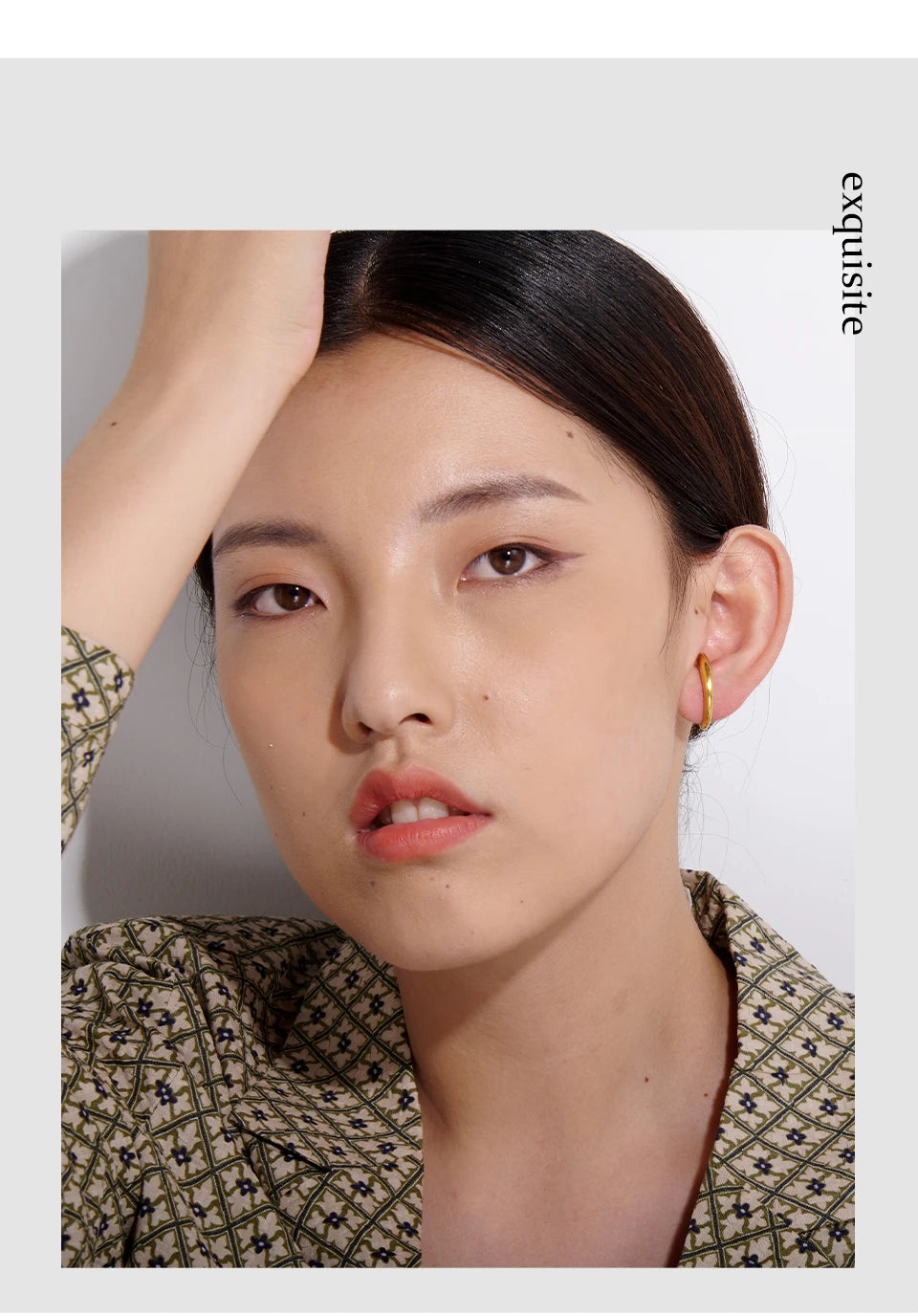 Geometric earrings in gold-plated stainless steel.