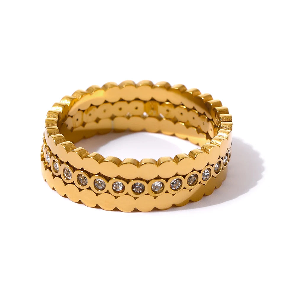 Cubic zirconia geometric ring in 18K gold-plated 316L stainless steel with cubic zirconia.