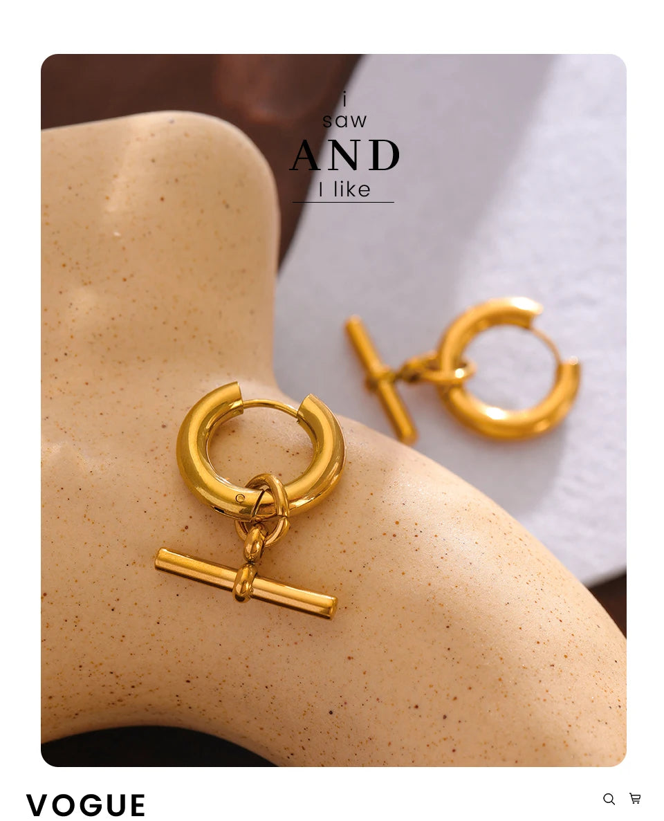 Geometric earrings in gold-plated stainless steel.