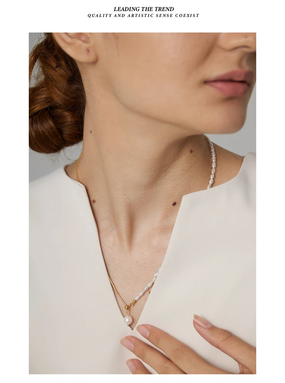 Freshwater pearl geometric chain necklace in gold-plated stainless steel with freshwater pearl.