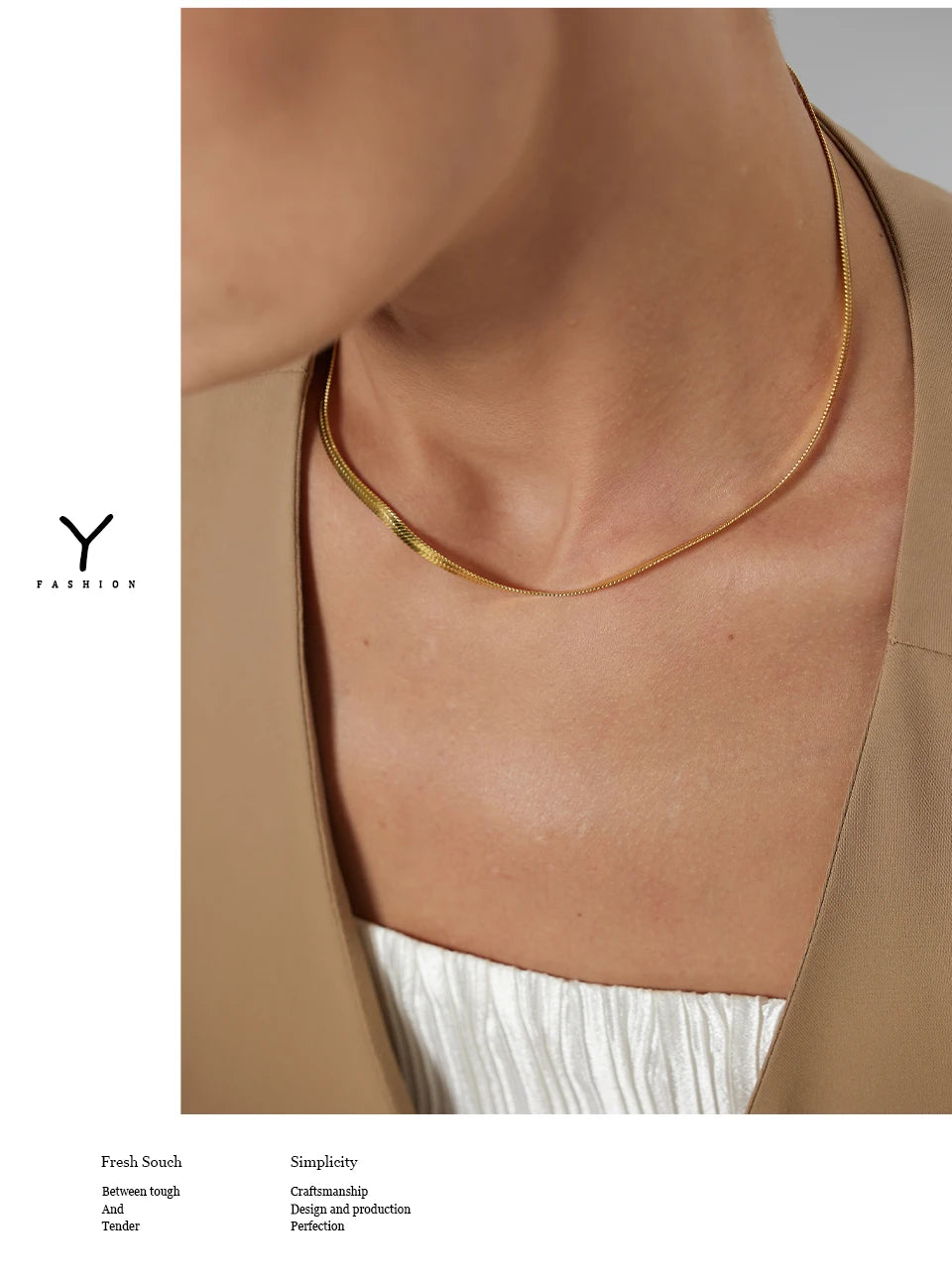 Snake geometric chain necklace in gold-plated stainless steel.