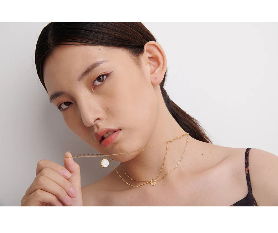Coin hammered boho necklace in gold-plated stainless steel.