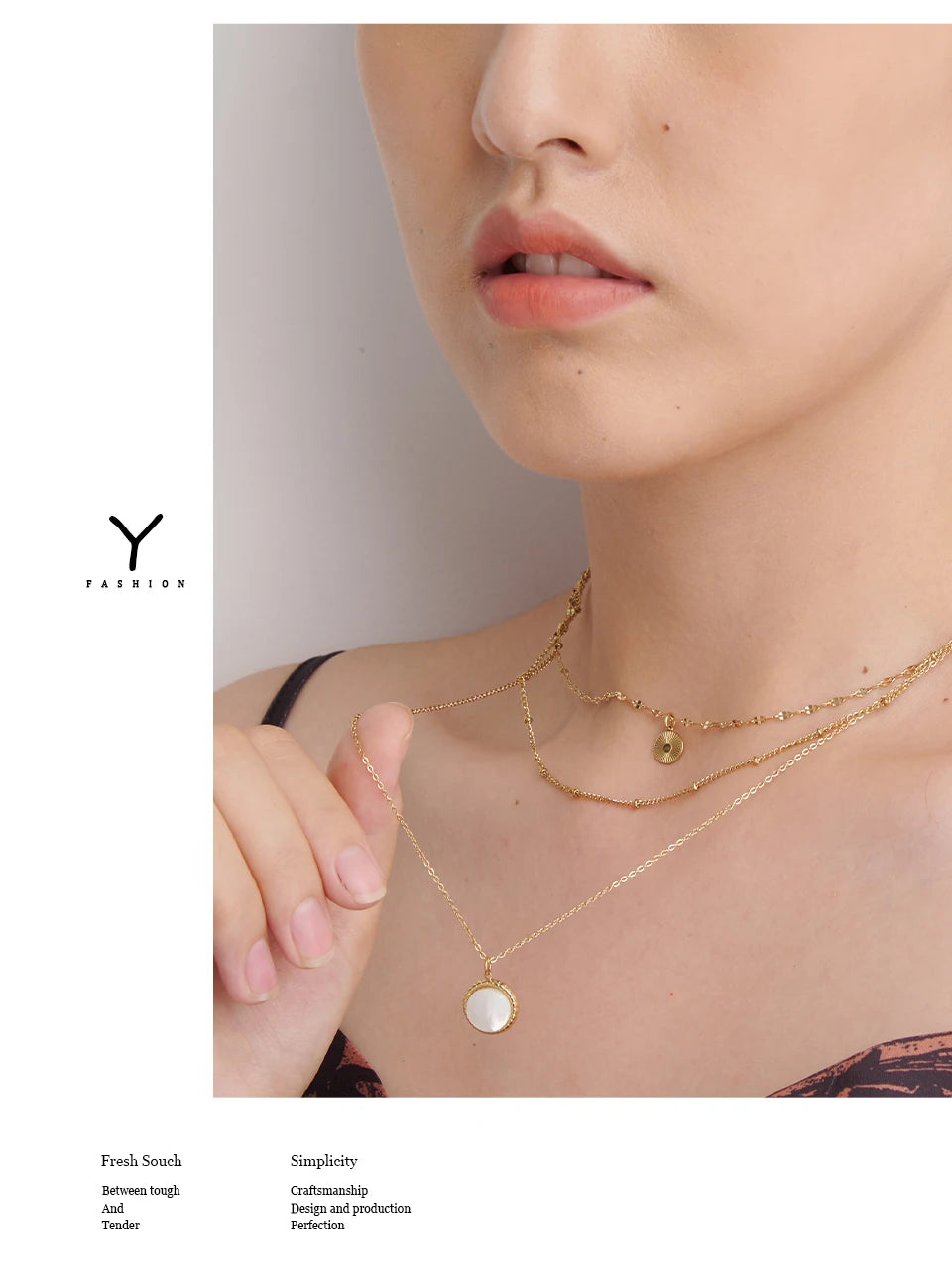 Coin hammered boho necklace in gold-plated stainless steel.