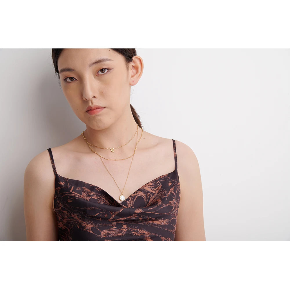 Coin hammered boho necklace in gold-plated stainless steel.
