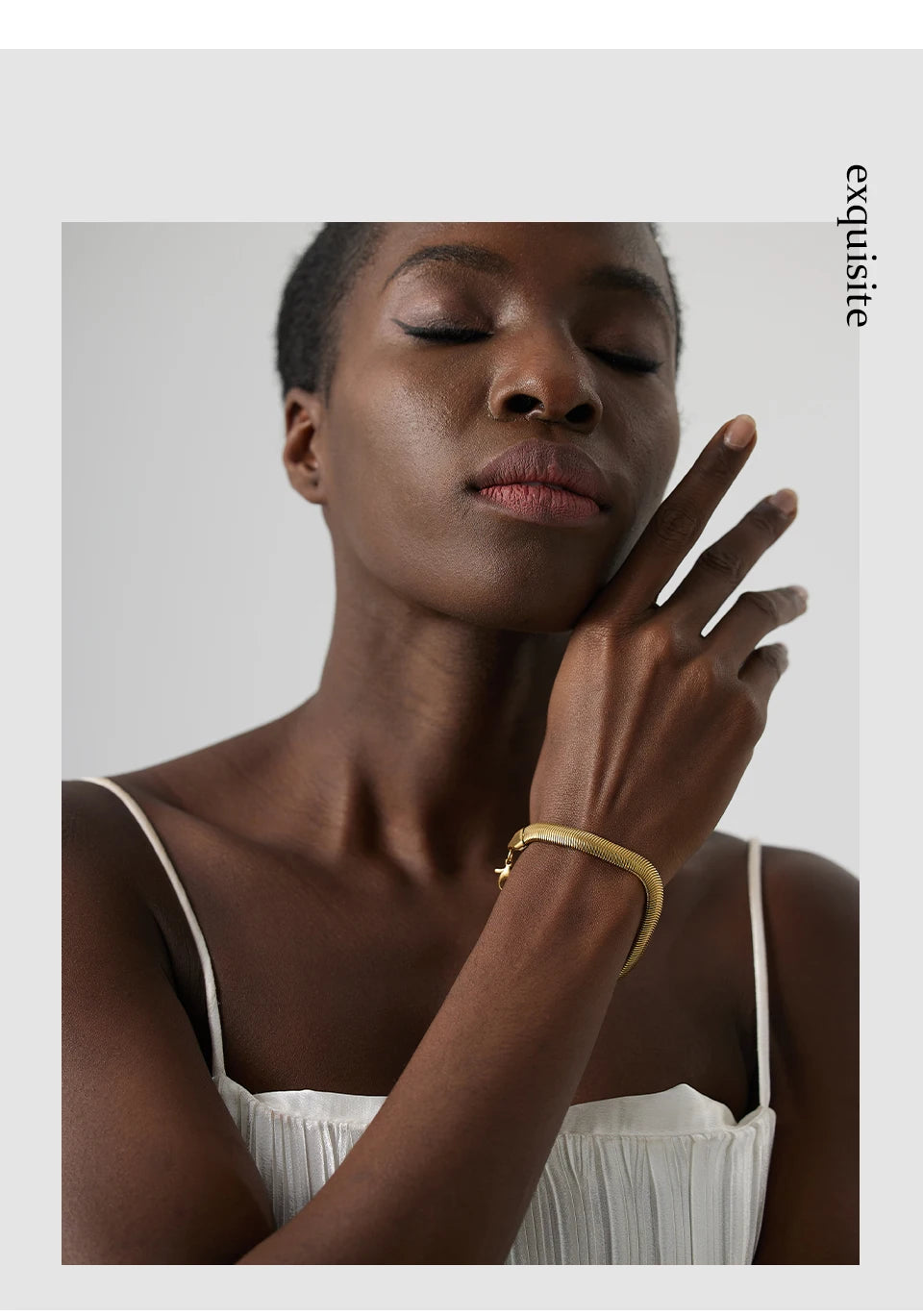 Geometric chain necklace in gold-plated stainless steel.