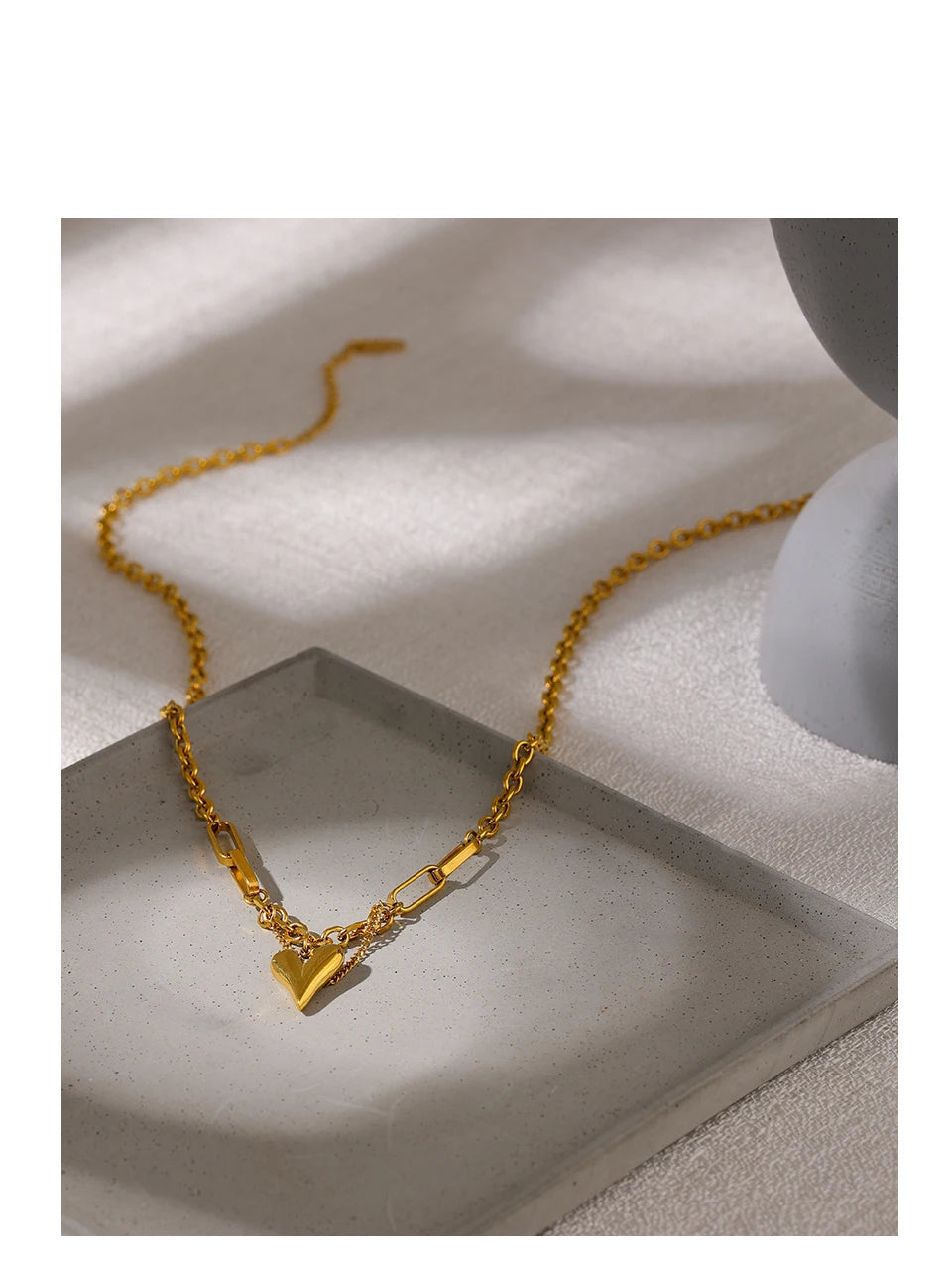 Heart hammered geometric necklace in 18K gold-plated stainless steel.