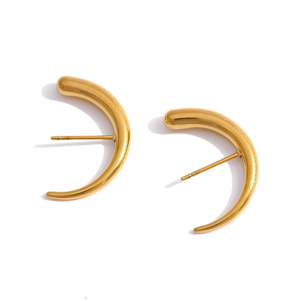 Geometric earrings in gold-plated stainless steel.
